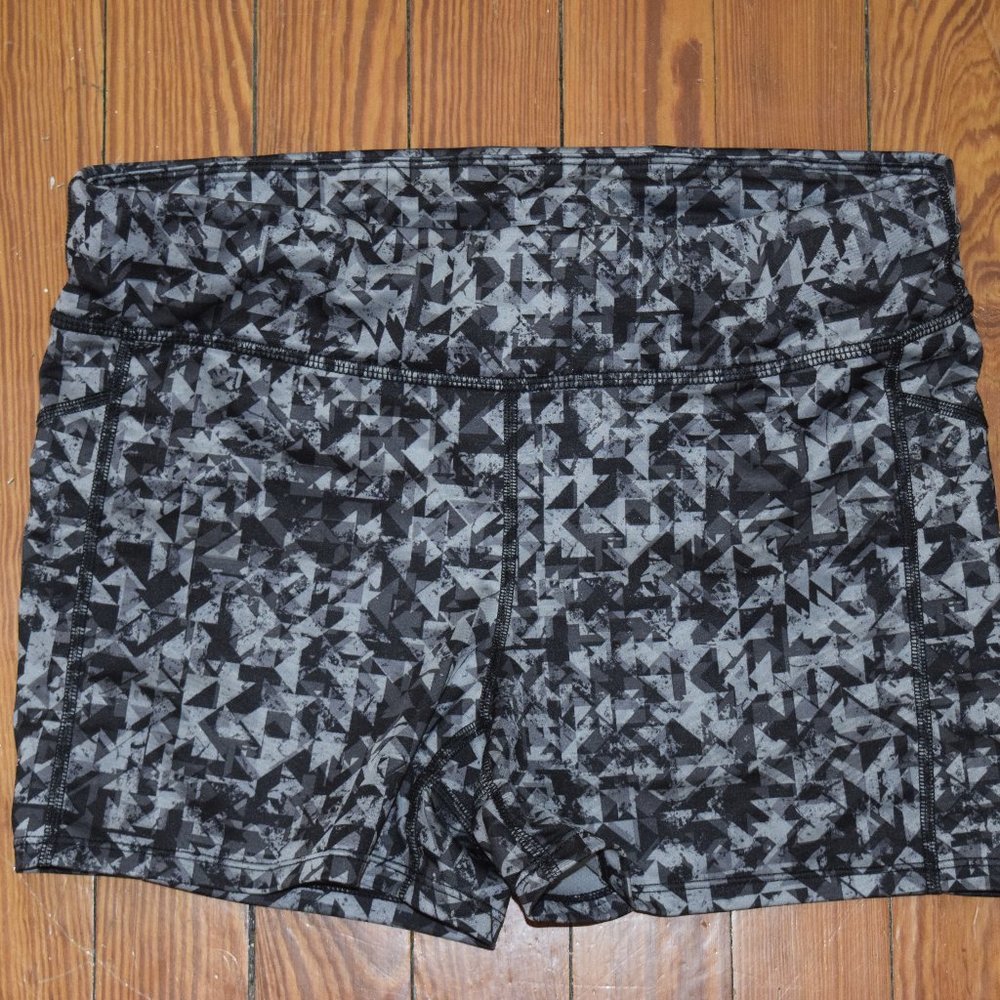 Fitted Spandex, Black and Grey Geometric Pattern